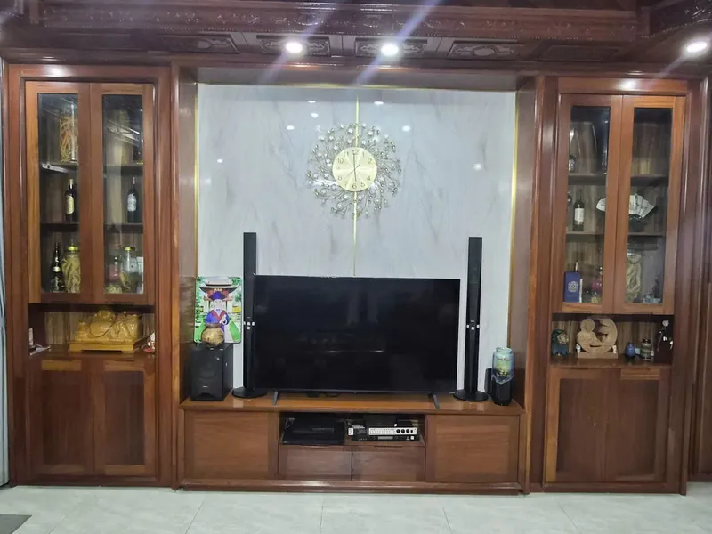 Kệ tivi gỗ tự nhiên — sản phẩm thật Lâm Mộc Phú An